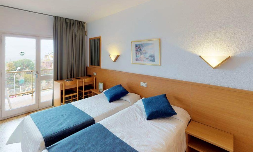 Image 2: ✈ COSTA BRAVA | Lloret de Mar - Hotel Samba 3* - Piscines