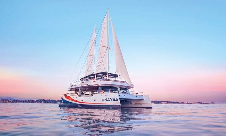 Image 1: Le Coucher de Soleil en Bateau Antibes Marina Baie des Anges