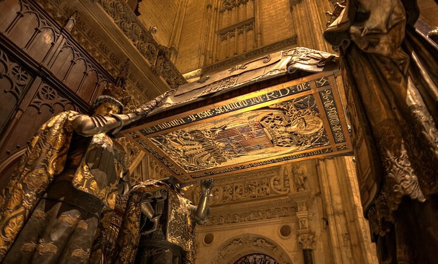Image 4: Tour en grupo pequeño por Sevilla: Alcázar, Catedral y Giralda