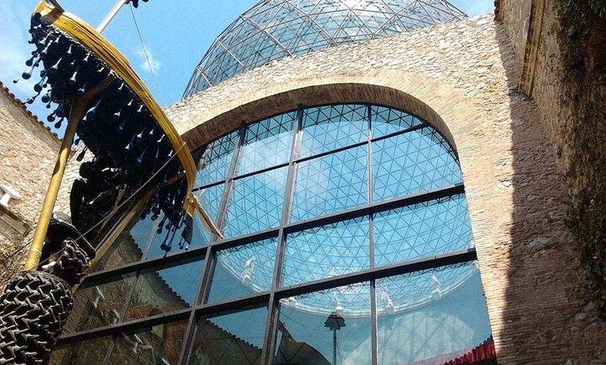 Image 5: Excursión privada de un día de Barcelona a Girona y Figueres