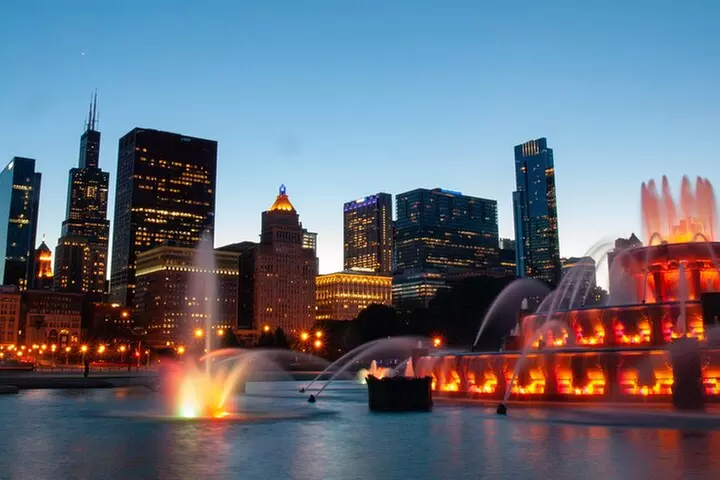 Chicago 4-Hour Sightseeing Transfer by Luxury SUV
