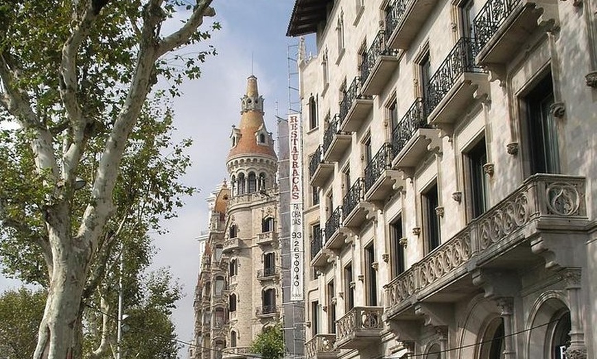 Image 3: City Tour privado de 4 hs por Barcelona y La Roca Village 5 horas c...