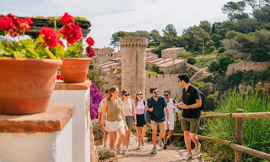 Image 5: Barcelona : Tour de 2 días por Montserrat, Girona y Costa Brava