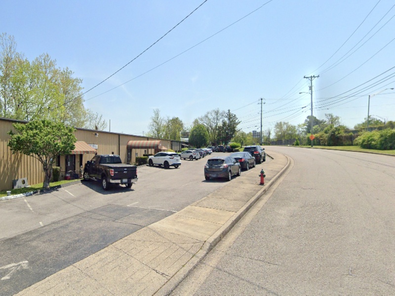 Parking at 2000 Lindell Ave. Lot