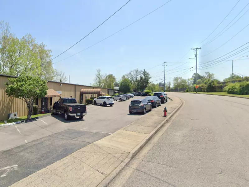 Parking at 2000 Lindell Ave. Lot - Primary Image