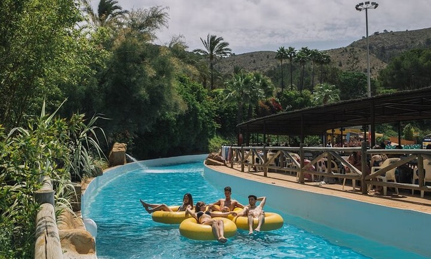Image 4: Excursión de un día a Aqualandia, Terra Mítica o Benidorm desde Val...