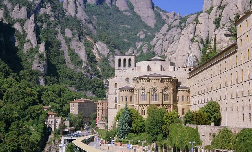 Image 6: Excursión privada de un día al monasterio de Montserrat y a la mont...