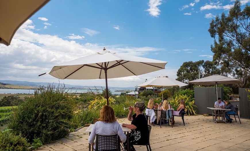 Image 4: Signature Saturday Wine Tour