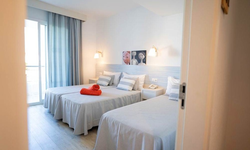 Image 23: ✈ COSTA BARCELONA | Pineda de Mar - Hotel Pineda Splash 4* - Baseny