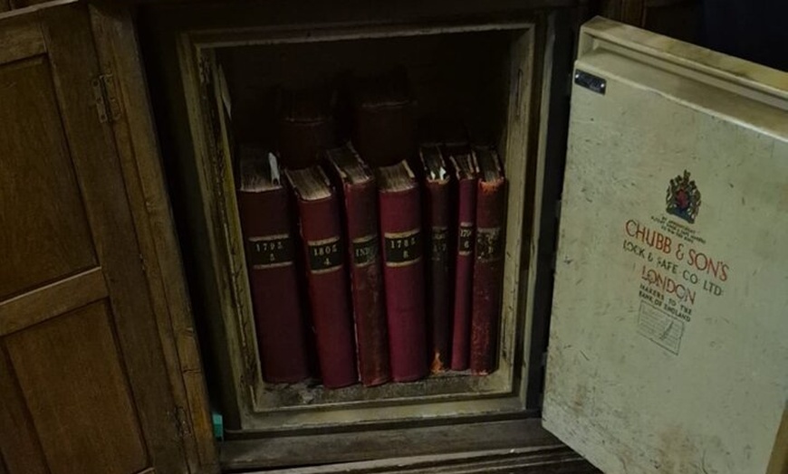 Image 2: Qualified Taxi tours London