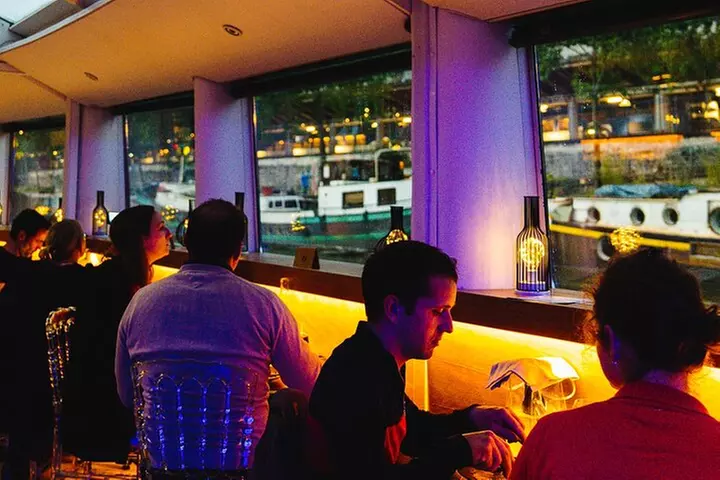 Dîner croisière sur la Seine avec Rooftop et chanteur live
