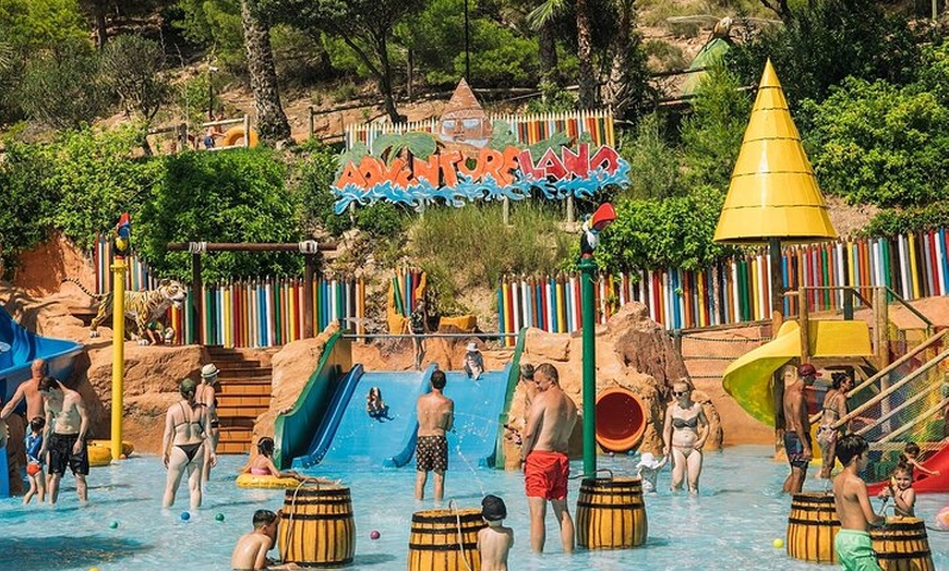 Image 10: Excursión de un día a Aqualandia, Terra Mítica o Benidorm desde Val...
