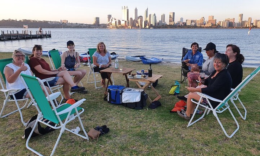 Image 5: Evening City Lights Kayak Tour in South Perth