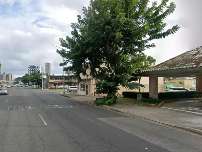 Parking at [H328] First Hawaiian Bank Lot