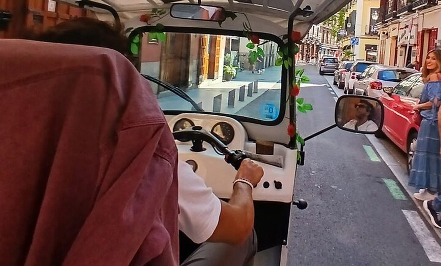 Image 3: Tour privado por el casco antiguo de Tuk Tuk y las principales atra...