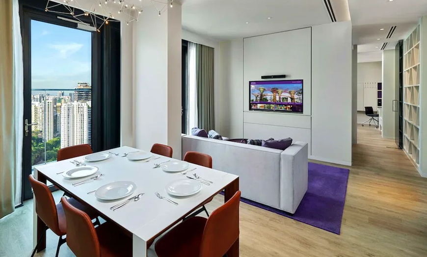 Image 4: ✈ SINGAPORE - YOTEL Singapore Orchard Road 4* - Piscina esterna