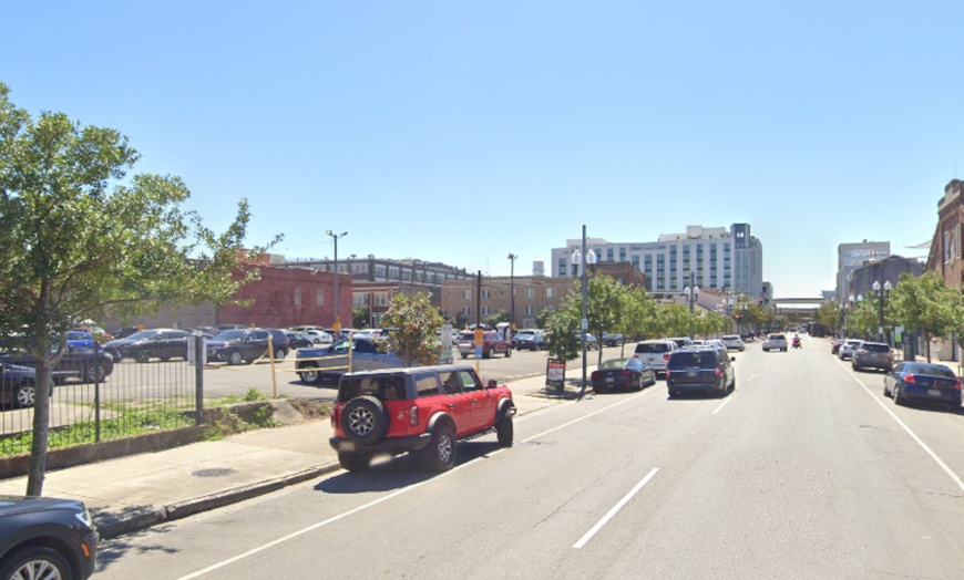 Image 1: Parking at Gordon Lot