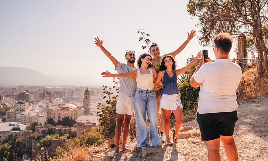 Image 3: Tuk Tuk Aventura por Málaga con Curso de Choque Español