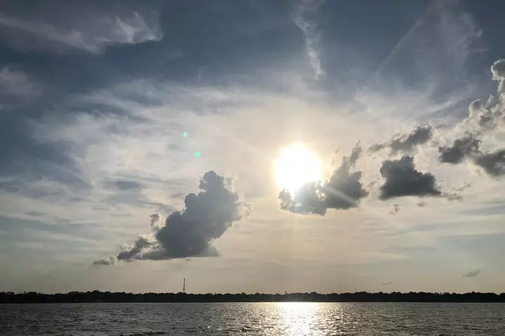 Pontoon Pub Crawl, 5 Lakeside Pubs and Restaurants Visit by Boat