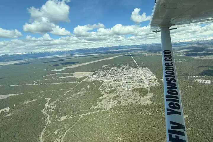 15 Minute Yellowstone Small Plane Tour - Primary Image
