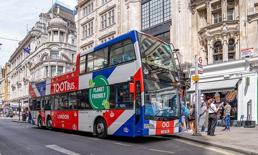 Image 39: Entrée du château Versailles Royal Passport avec Premium Add On