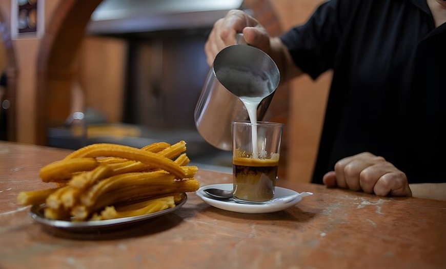 Image 4: Experiencia tradicional de desayuno español en Sevilla