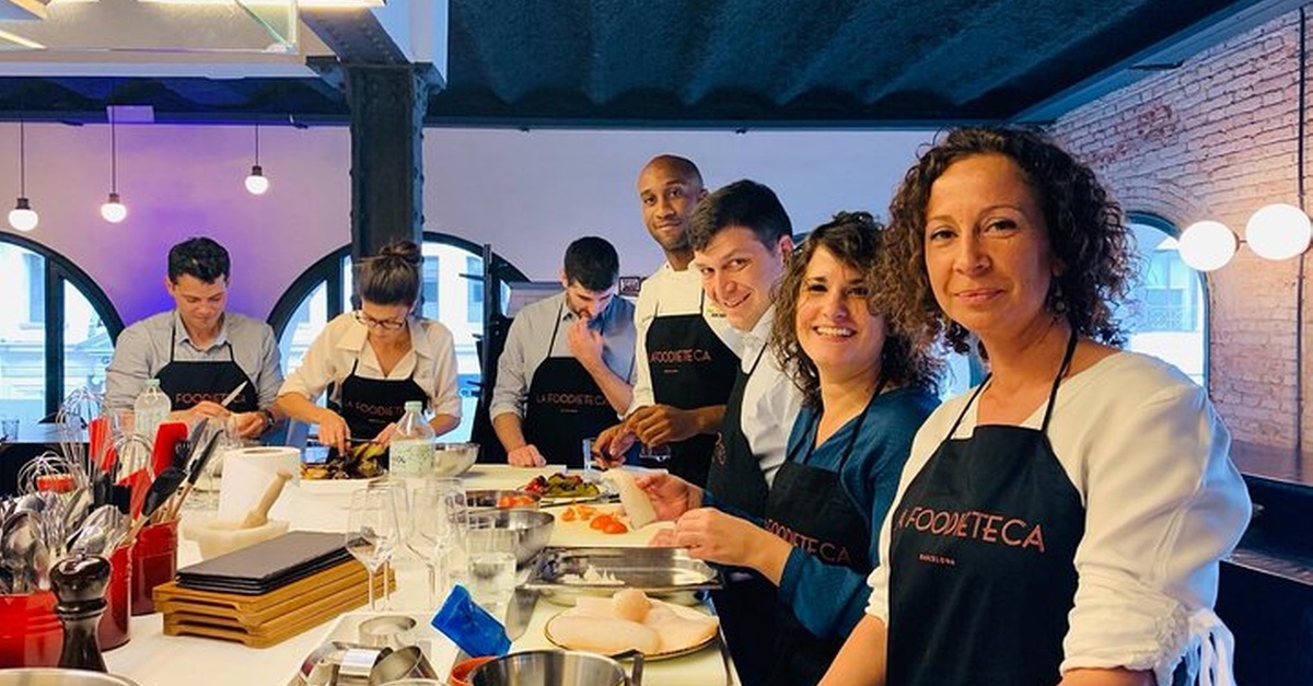 Tour gastronómico y clase de tapas y paella en Barcelona
