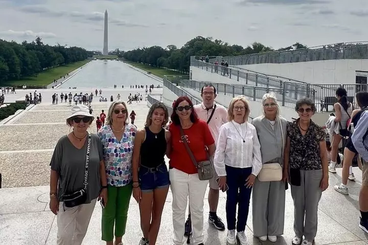 Small Group Monuments Tour with Changing of the Guard