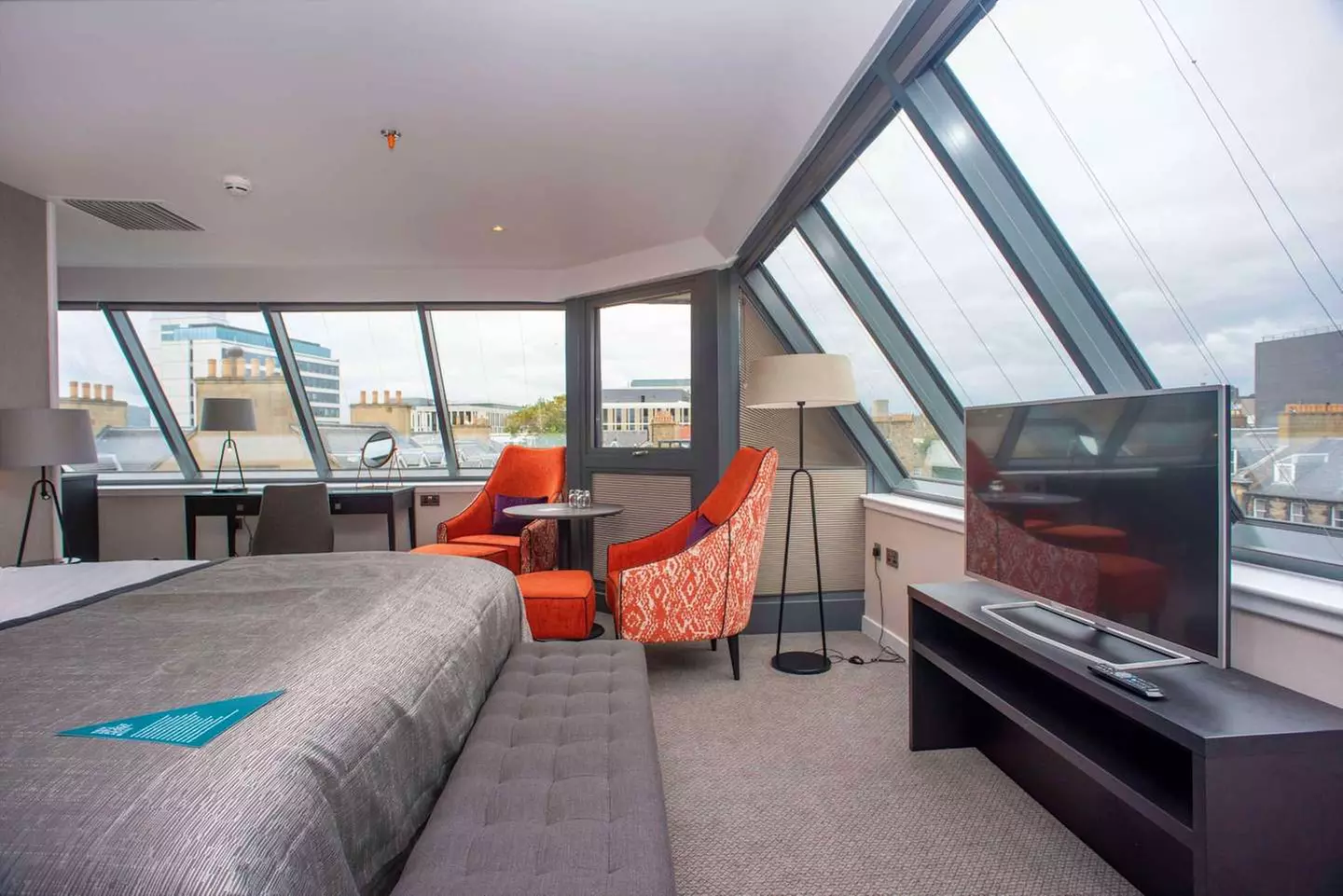 ✈ SCHOTTLAND | Edinburgh - Ten Hill Place Hotel 4*, 2 Nächte - City...