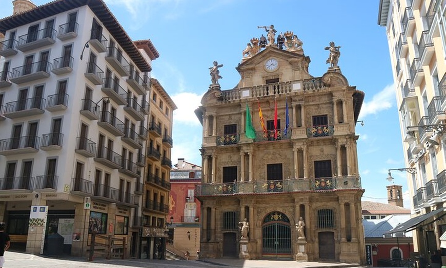 Image 9: Pamplona destaca visita a pie con pausa para café y churros