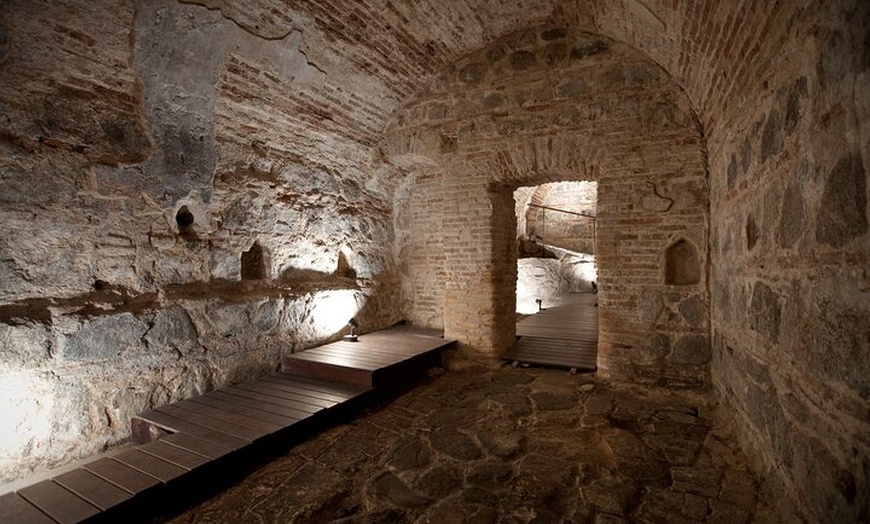 Image 11: Tour Toledo Subterráneo Visita Termas romanas y Sótanos Privados