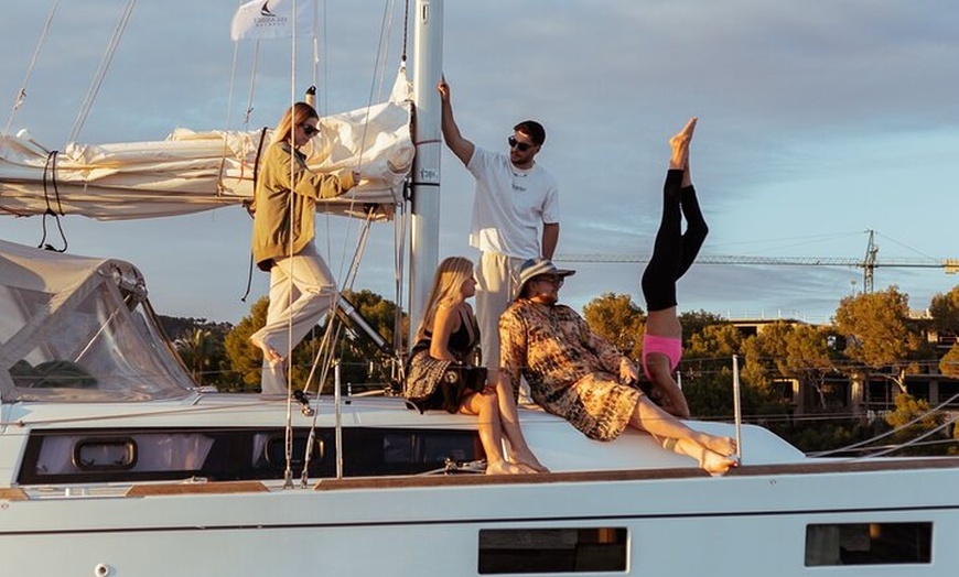 Image 6: Excursión privada en Yate a vela al atardecer