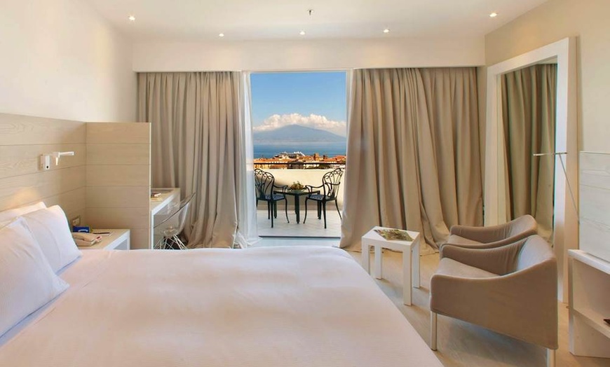 Image 9: ✈ ITALIA | Sorrento - Hilton Sorrento Palace 4* - Piscine