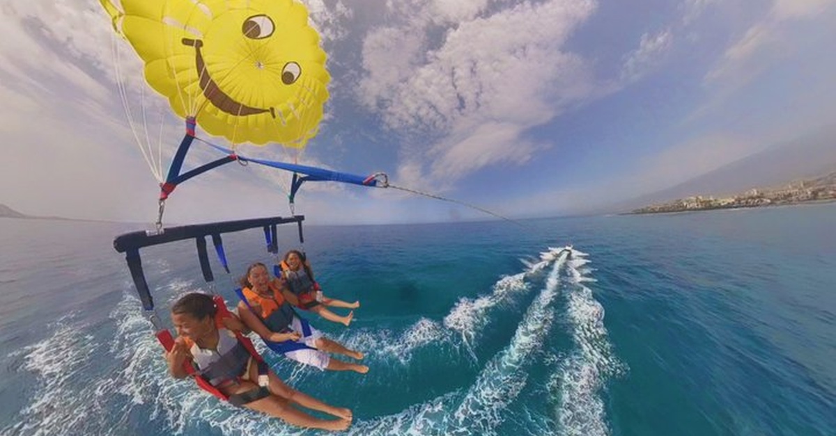 Actividad de parascending en Los Cristianos, Tenerife