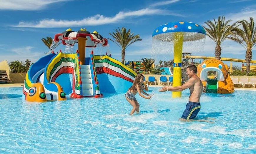 Image 6: Parque Acuático Acua Corralejo con Traslado