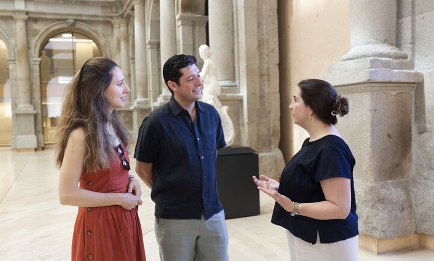Image 3: Visita privada al Museo del Prado con recogida, sin colas y vino