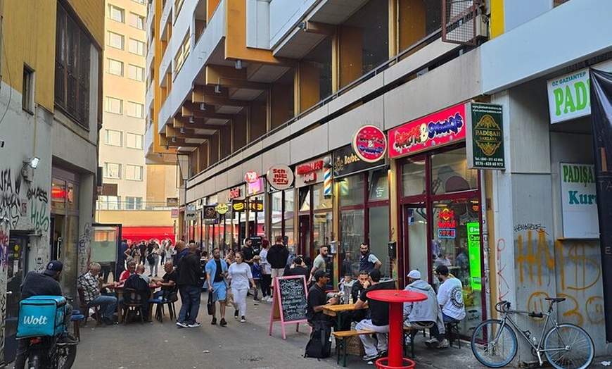 Image 31: Berlin VIP TOUR - Private Bus Tour inklusive Chauffeur und Guide