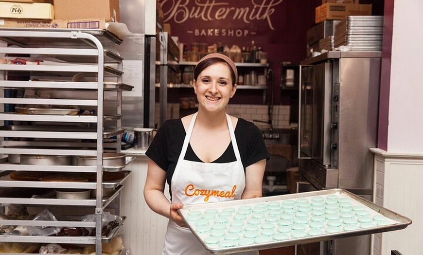 Image 3: Cuire et peindre des Macarons Français dans le Centre de Paris (Pet...