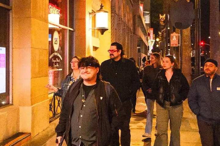 Hollywood Cocktails and True Crime Tour: 3 Drinks Included