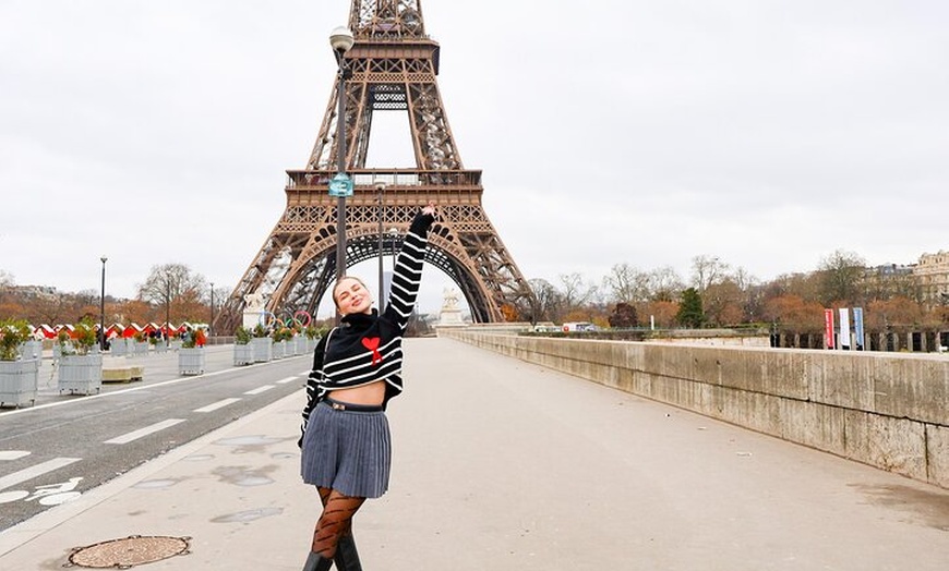 Image 3: Tour Eiffel : Un Dreamy 8+ emplacement 2,5 heures Photoshoot à Paris