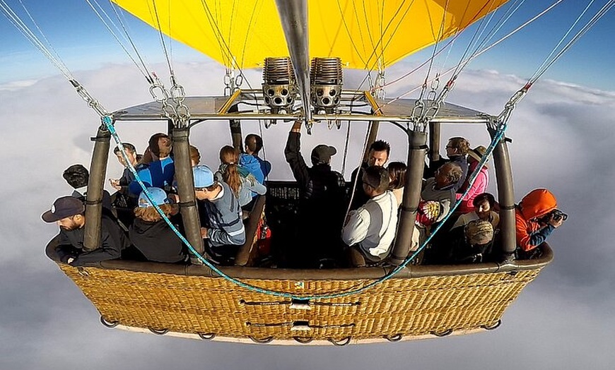 Image 4: Paseo en globo aerostático sobre Aranjuez con transporte opcional d...