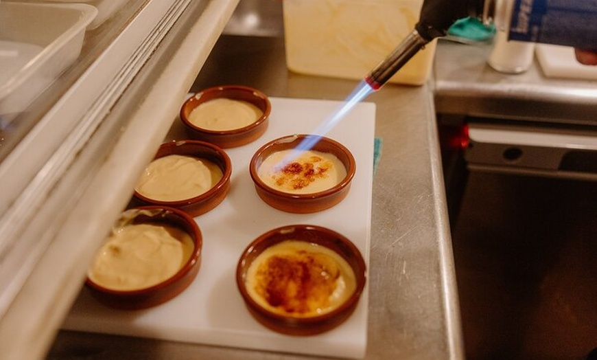 Image 15: Tour gótico de tapas y tabernas por Barcelona