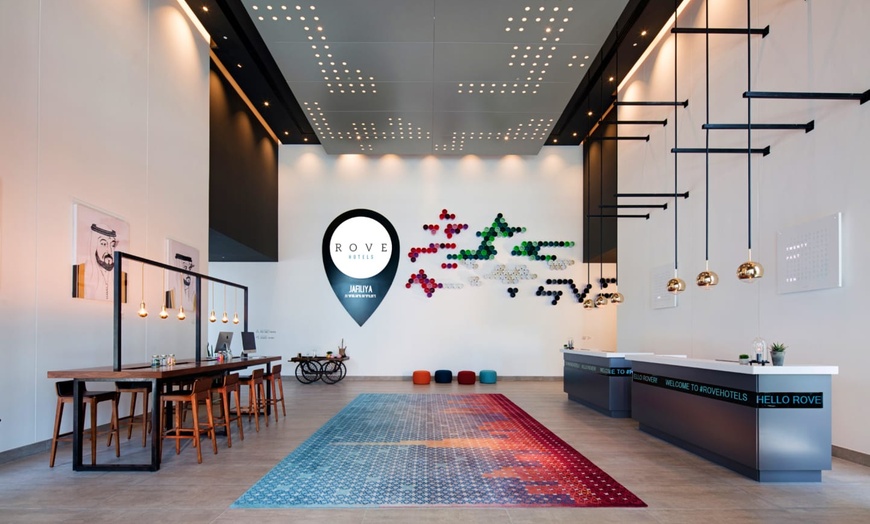 Image 9: ✈ EMIRATS ARABES UNIS | Dubaï - Rove Trade Centre 3* - Piscine exté...