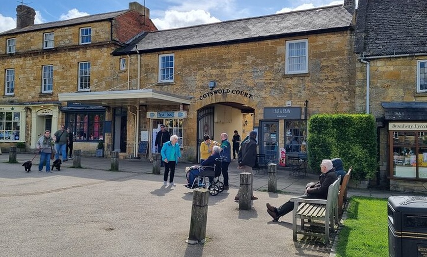 Image 7: Scenic Transfer from Stratford Upon Avon to London Via Cotswolds