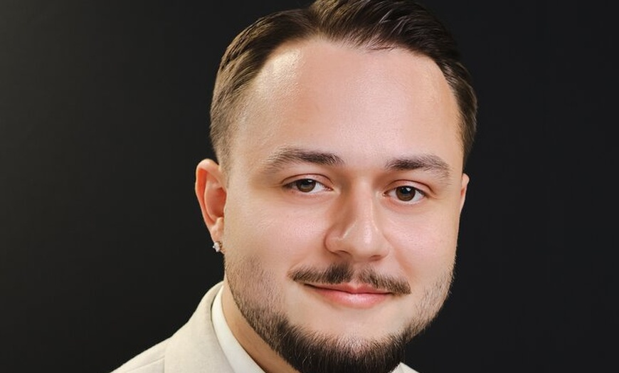Image 6: Professional Photoshoot in Studio for Headshots