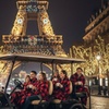 Image 8: Visite des Lumières de Noël de Paris en GolfCart : Expérience Privée