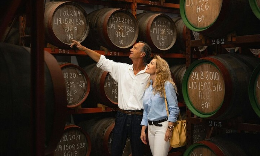 Image 3: Tour gastronómico de Gran Canaria con visita a la destilería y almu...