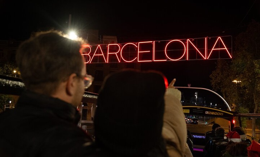Image 10: Tour en autobús por las luces de Navidad de Barcelona