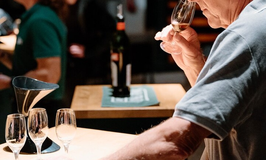 Image 4: Visite VIP Maison Noilly Prat, dégustations de vins et de vermouth