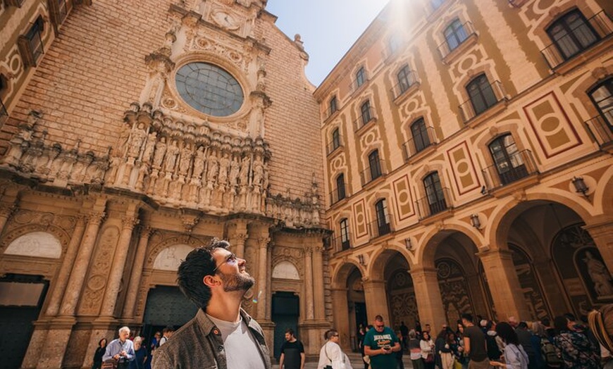 Image 7: Barcelona : Tour de 2 días por Montserrat, Girona y Costa Brava